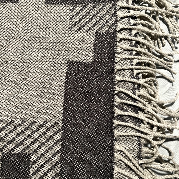 Women's Wrap - Picture 1 of 5